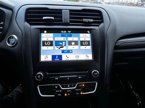 Used 2018 Ford Fusion SE w/ Equipment Group 201A image 41