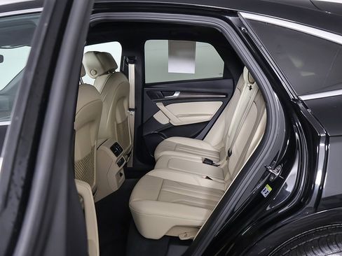 Used 2022 Audi Q5 2.0T Premium w/ Convenience Package image 31