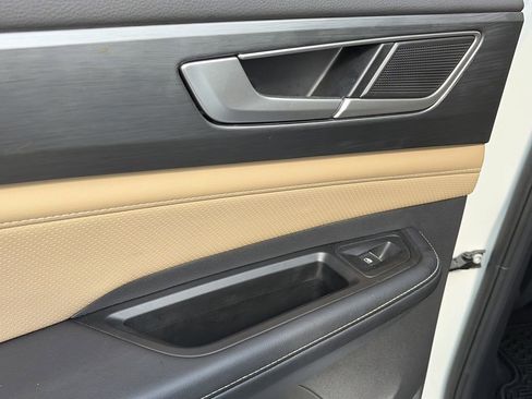 Used 2024 Volkswagen Atlas Cross Sport SE image 17