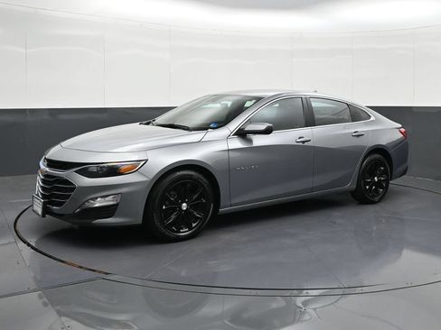 Certified 2025 Chevrolet Malibu LT FWD image 1