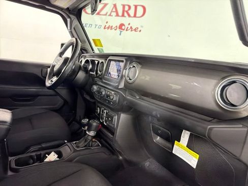 Used 2019 Jeep Wrangler Unlimited Sahara AWD/4WD image 17
