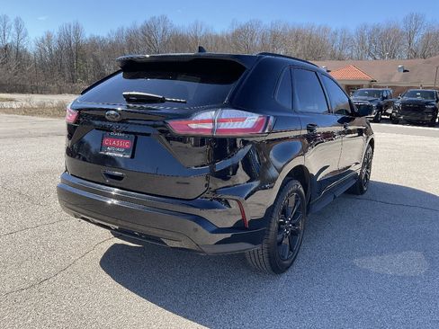 Used 2023 Ford Edge SE w/ Black Appearance Package image 5