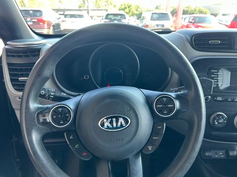 Used 2016 Kia Soul FWD image 13
