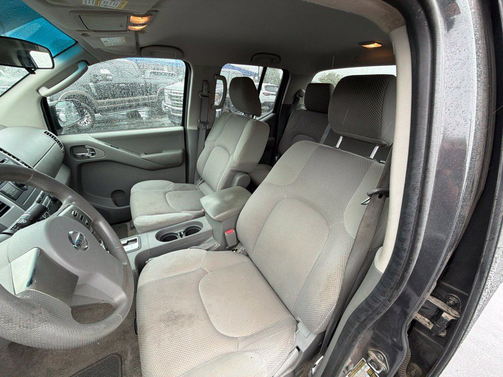 Used 2010 Nissan Frontier SE AWD/4WD image 8