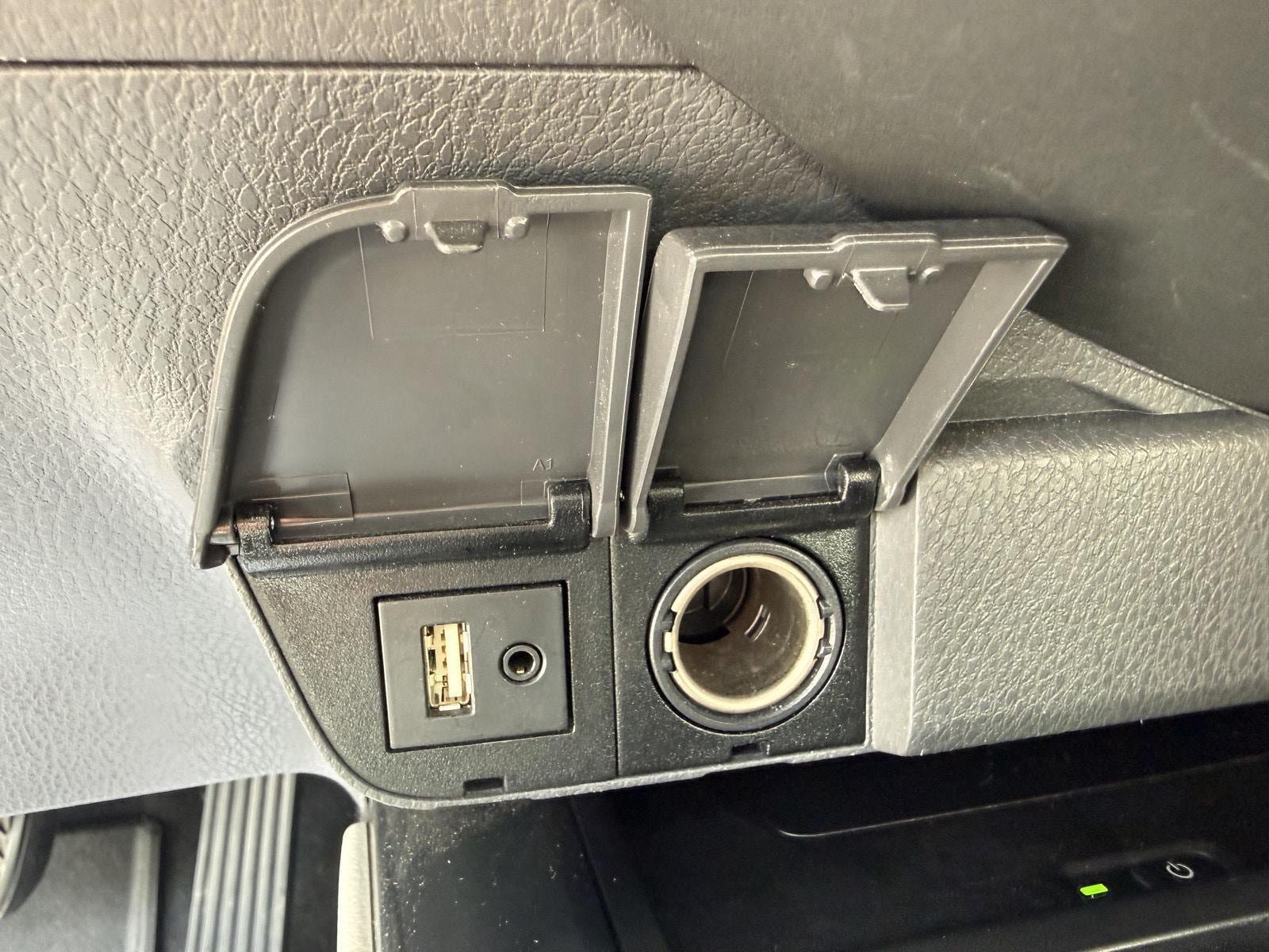 Used 2019 Toyota Camry SE w/ Audio Package FWD image 13