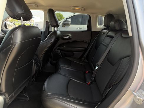 Used 2019 Jeep Compass Latitude FWD image 28