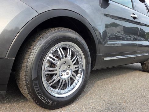 Used 2017 Ford Explorer Limited AWD/4WD image 7
