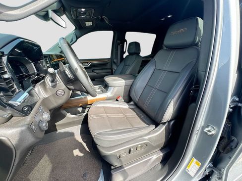 Used 2024 Chevrolet Silverado 1500 High Country RWD image 23