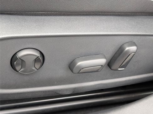 Used 2024 Volkswagen Jetta SE w/ Panoramic Sunroof Package FWD image 20
