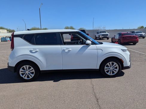 Used 2021 Kia Soul LX image 5