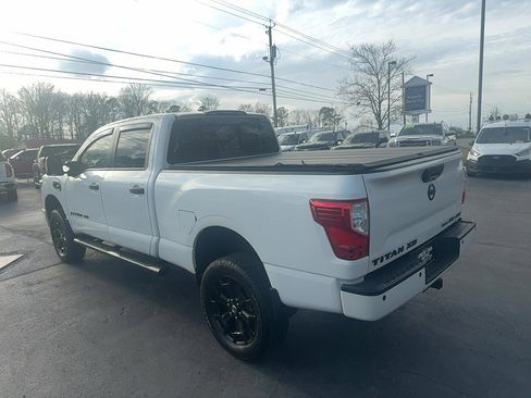 Used 2019 Nissan Titan SV w/ SV Convenience Package image 7