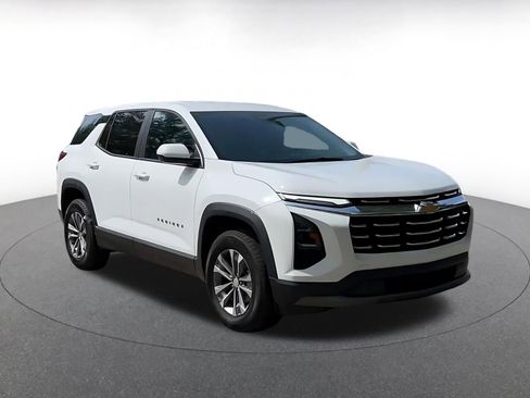 Used 2025 Chevrolet Equinox LT AWD/4WD image 3