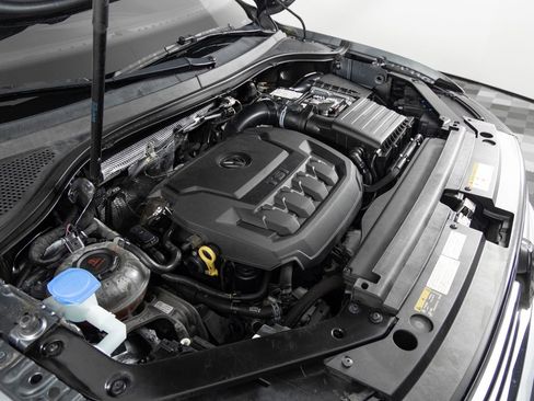 Used 2022 Volkswagen Tiguan SE AWD/4WD image 41