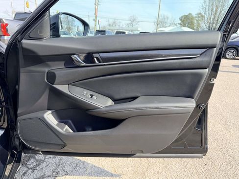 Used 2022 Honda Accord Sport image 11