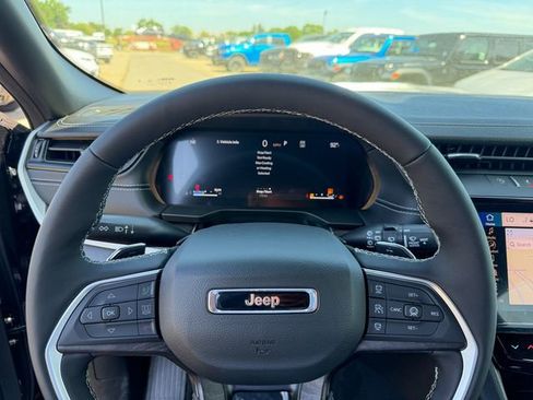 New 2026 Jeep Grand Cherokee 4WD image 14