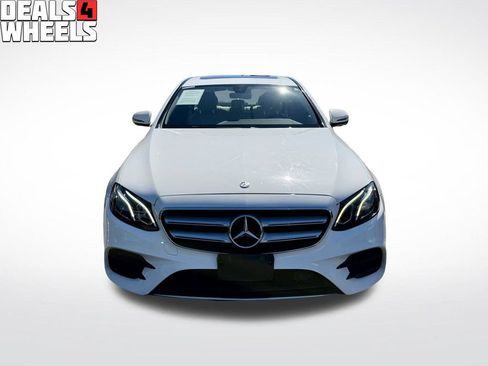Used 2017 Mercedes-Benz E 300 4MATIC image 2