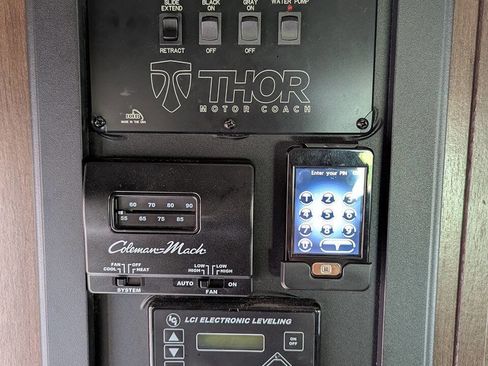 Used 2017 Ford E-450 and Econoline 450 Super Duty w/ Motorhome Prep Package RWD image 13