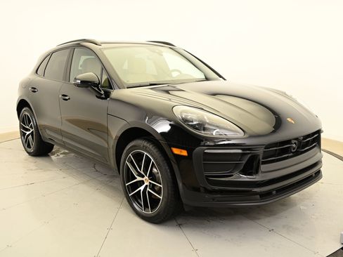 Used 2025 Porsche Macan image 9