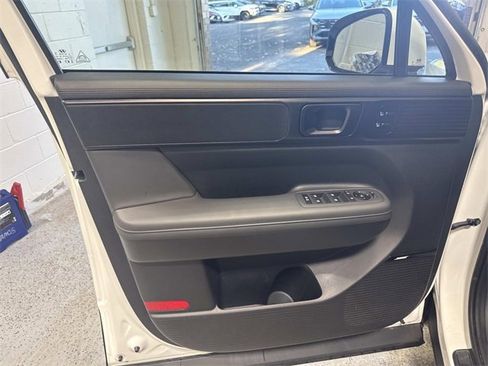 Used 2025 Hyundai Santa Fe Calligraphy image 5