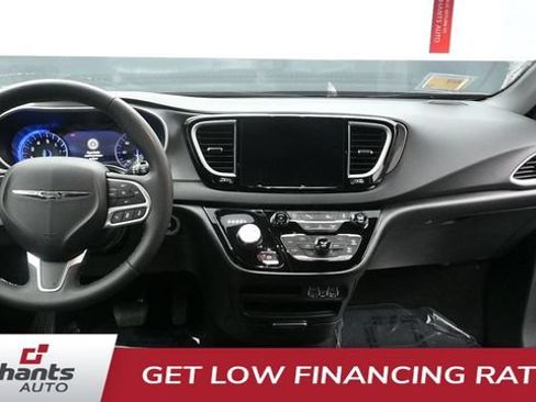 Used 2025 Chrysler Pacifica Select FWD image 26