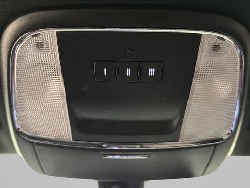 Used 2018 Dodge Charger R/T image 17