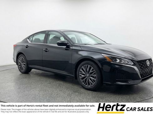 Used 2025 Nissan Altima 2.5 SV FWD image 1