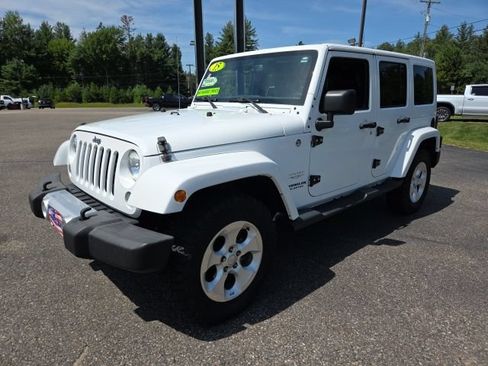 Used 2015 Jeep Wrangler Unlimited Sahara w/ Connectivity Group AWD/4WD image 3