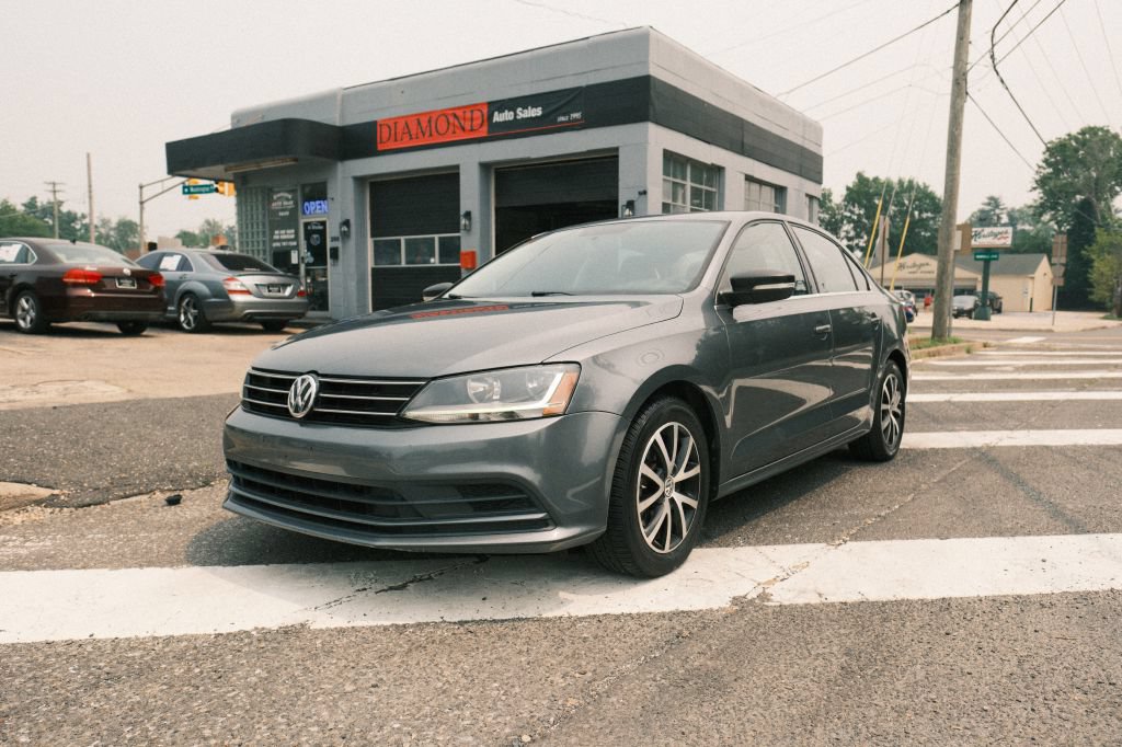 Used 2017 Volkswagen Jetta SE FWD image 1