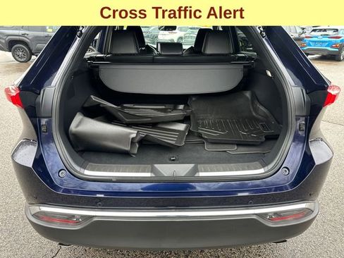 Certified 2023 Toyota Venza XLE image 12