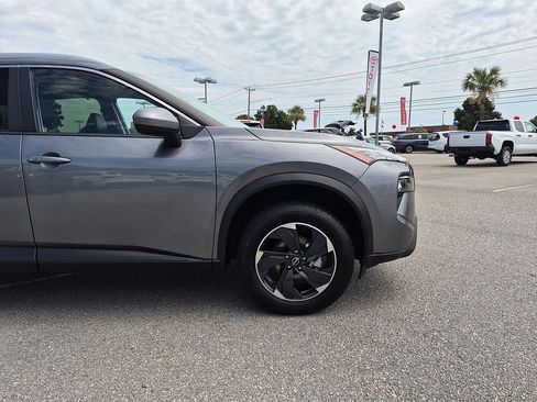 Used 2025 Nissan Rogue SV w/ SV Premium Package FWD image 10