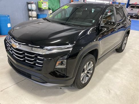 Used 2026 Chevrolet Equinox LT FWD image 3