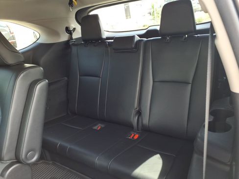 Used 2022 Toyota Highlander XLE AWD/4WD image 17