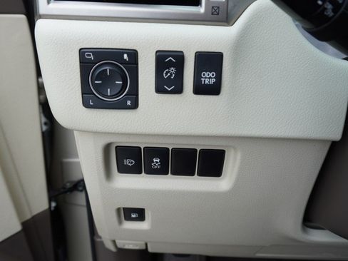 Used 2015 Lexus GX 460 w/ Premium Package AWD/4WD image 22