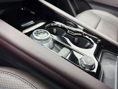 Used 2025 Ford Explorer Platinum w/ LUX Leather Package image 27