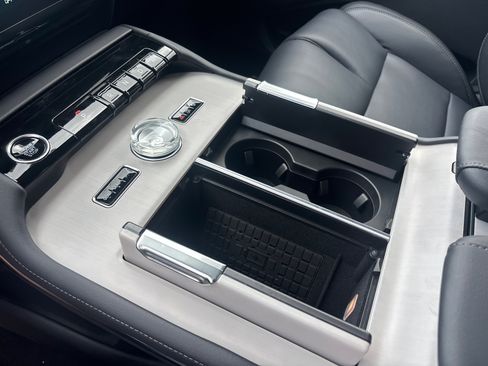 New 2026 Lincoln Navigator L Premier AWD/4WD image 24