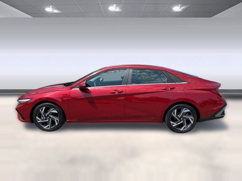 Used 2025 Hyundai Elantra SEL FWD image 2