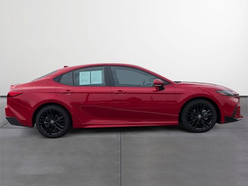 Used 2025 Toyota Camry SE image 6