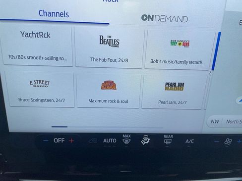 Used 2023 Ford Transit 350 XLT image 14