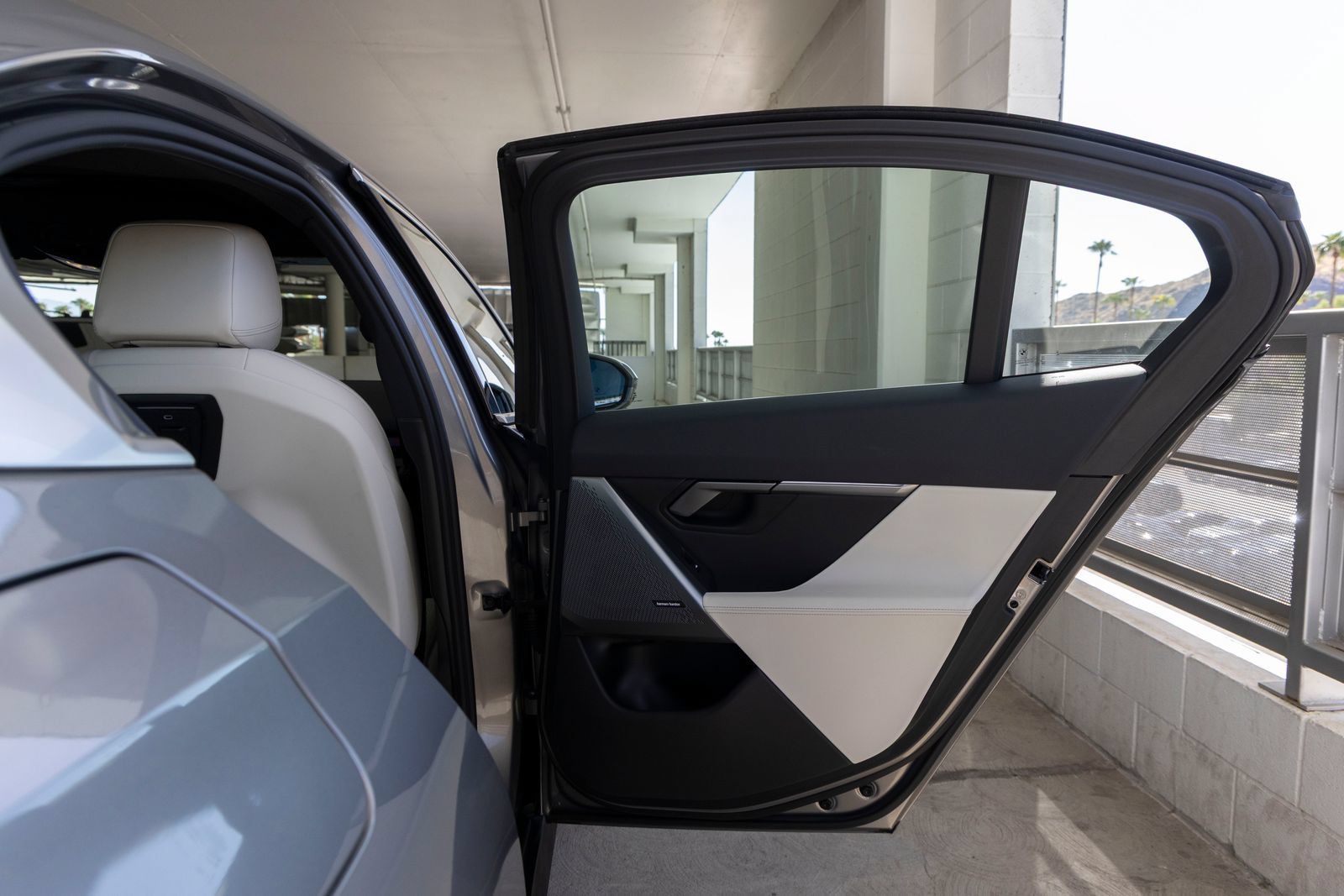 Certified 2025 BMW i5 eDrive40i w/ Premium Package RWD image 24