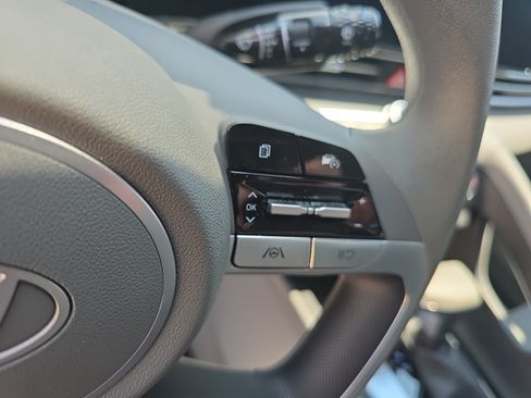 Used 2024 Hyundai Elantra SEL FWD image 21