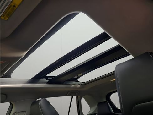 Used 2019 Toyota RAV4 Limited image 23