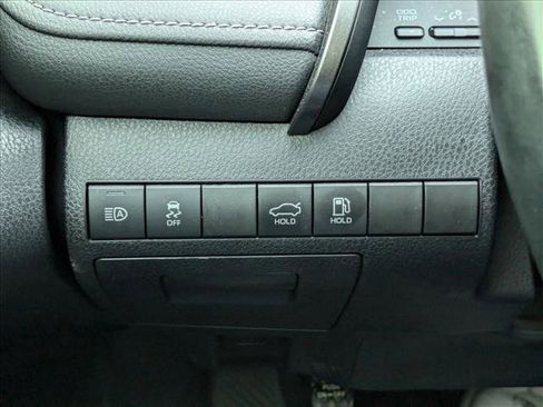 Used 2022 Toyota Camry SE image 7