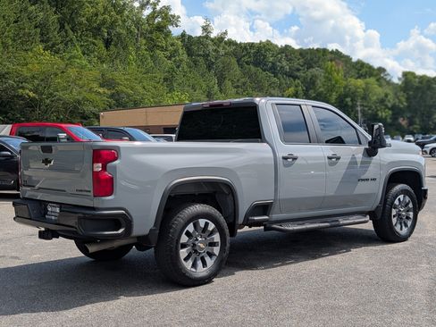 Used 2024 Chevrolet Silverado 2500 Custom w/ Custom Value Package AWD/4WD image 9