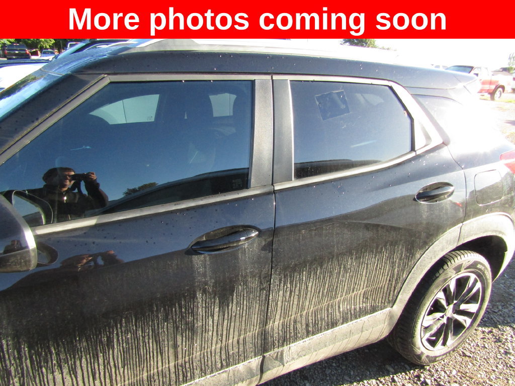 Used 2021 Chevrolet TrailBlazer LT w/ Convenience Package FWD image 2