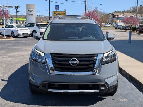 Used 2023 Nissan Pathfinder Platinum w/ Cargo Package image 10