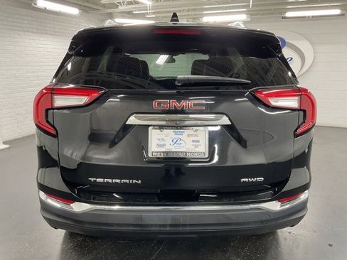 Used 2024 GMC Terrain SLT image 4