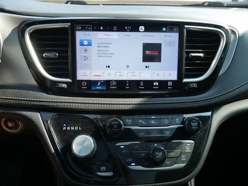 Used 2022 Chrysler Pacifica Limited w/ Uconnect Theater Family Group AWD/4WD image 5