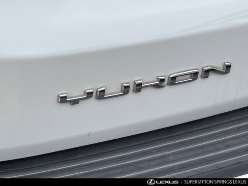 Used 2021 GMC Yukon Denali w/ Denali Premium Package image 10