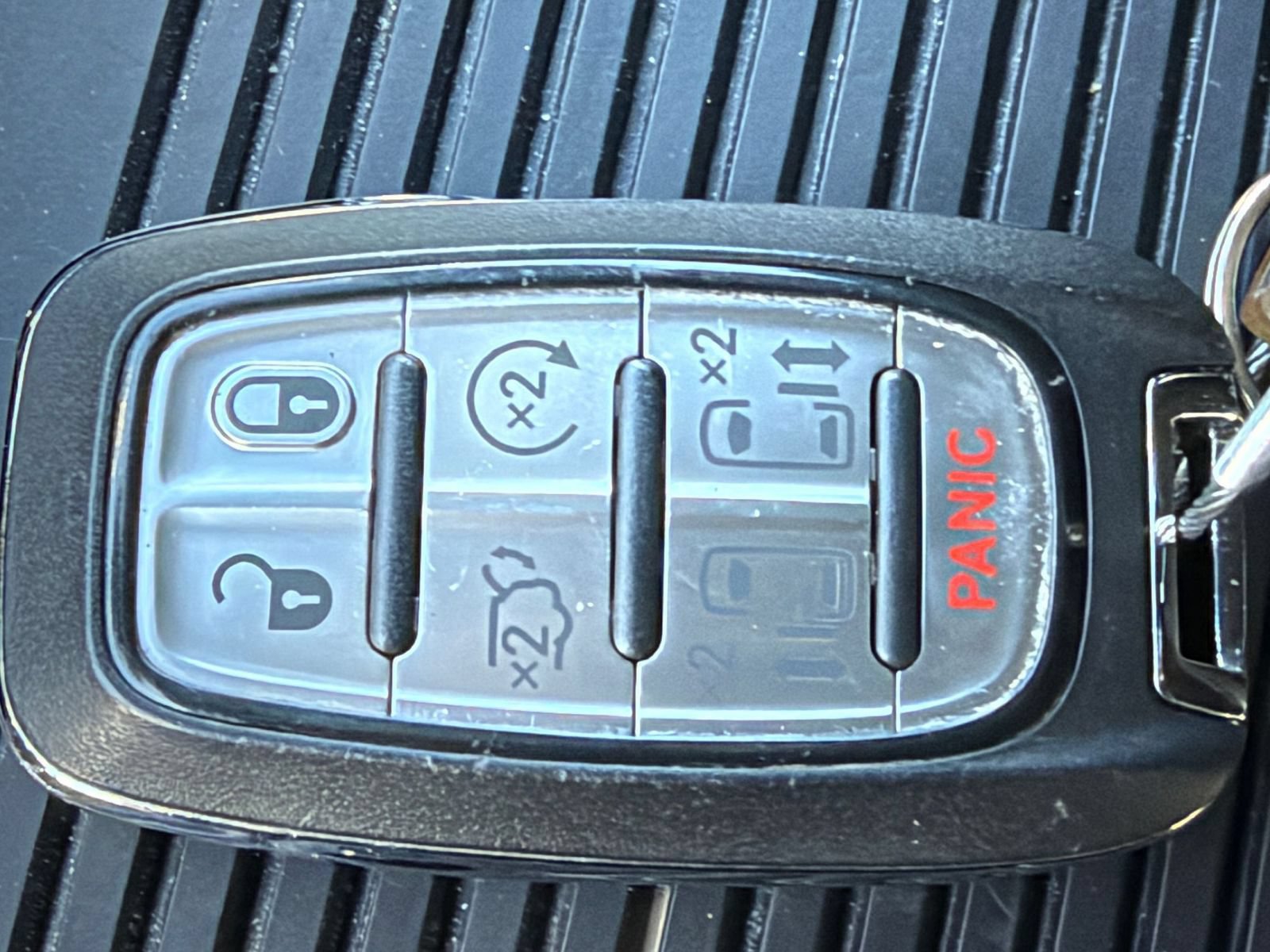 Used 2025 Chrysler Pacifica Limited FWD image 21