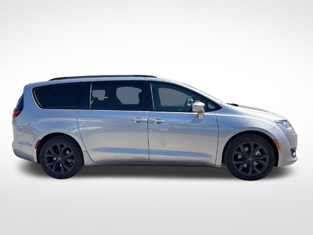 Used 2020 Chrysler Pacifica Limited w/ Advanced Safetytec Group FWD image 7